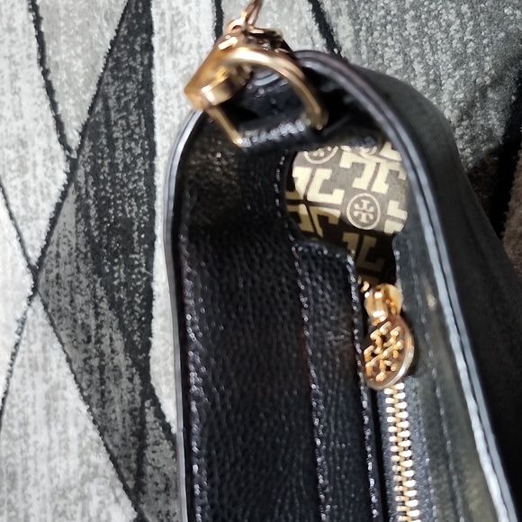 TORY BURCH BLACK PEBBLE LEATHER EMBOSSED TASSELS PURSE BAG - Picture 15 of 16